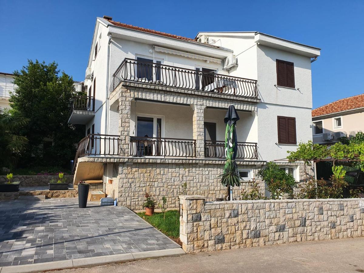 Vila Beleca Krk - Apartments Rest & Sea Veglia Exterior foto